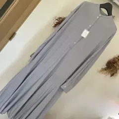 新品タグ付き♡OMNES♡レーヨンバンドカラー裾フレアワンピース 長袖のサムネイル