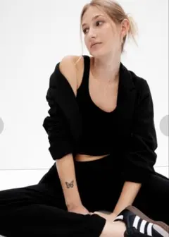 【美品】GAP Cashsoft カシミヤタッチ クロップド タンクトップ　黒のサムネイル