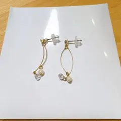 ［新品］ゆらめくパールとクリスタルの輝き♡ゴールドロングピアス
