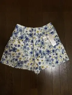 【新品未使用タグ付き】mysty womanミスティーウーマン花柄ショートパンツのサムネイル