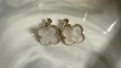 クローバーモチーフ イヤリング ホワイト