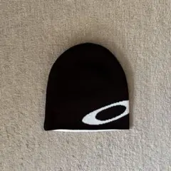 Oakley オークリー　ビーニー　ニット帽　黒　白
