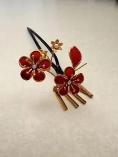 赤い花のかんざし