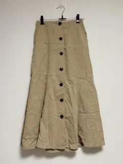 GU ベージュ ボタン付き ロングスカート