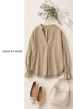 ADAM ET ROPE’ スキッパーブラウス ギャザースリーブ　アダムエロペのサムネイル