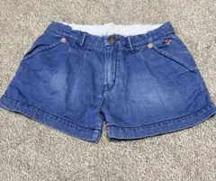 デニムショートパンツ刺繍バッジ付き