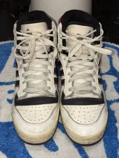 adidas ハイカットスニーカー ホワイト/ブラック/レッド