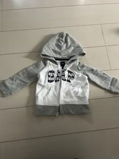 GAPのパーカー