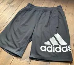 adidas ブラック ショートパンツ