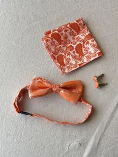 結婚式　蝶ネクタイ　オレンジペイズリー柄