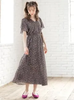 小花柄Vネックフレアスリーブワンピース