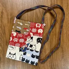 【ハンドメイド】猫柄　パッチワークのポシェット　サコッシュ