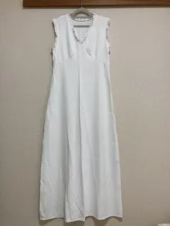 ur's フリルデザインVネックロングワンピース　ホワイト