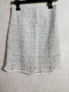 ラメ入りスカート 白 花柄