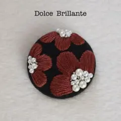 刺繍 ブローチ パール 花 赤 くるみボタン