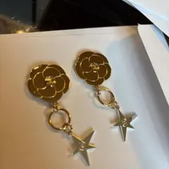 CHANEL 花チャーム２点