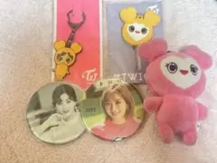 TWICE ジヒョ キーホルダー キーカバー 缶バッジ グッズまとめ売り