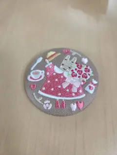 サンリオ 刺繍缶バッジ 10 マロンクリーム
