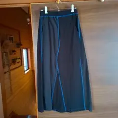 ブラックロングスカート 青いステッチ