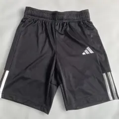 adidas 黒 ハーフパンツ 140
