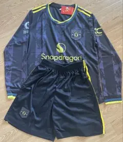 マンチェスター・ユナイテッドの長袖シャツとショーツのセット