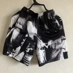 Under Armour ハーフパンツ 白黒　130cm