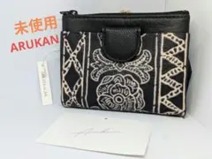 ARUKAN 二つ折り財布 未使用　　ヤギ革　牛革のサムネイル