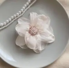 293ハンドメイドコサージュ　卒園式入園式　ハレの日 アイボリー×パール