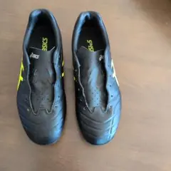 ASICS soccer shoes, cleats, black and yellow.