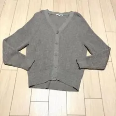 今日のみ価格。ユニクロのグレーのカシミヤ混の着やすいリブカーディガン