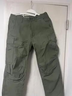 オリーブ ワークパンツ