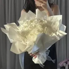 ホワイト造花ラウンドブーケのサムネイル