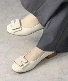 LibertyDoll やわらか スクエアゴールドモチーフパンプスのサムネイル