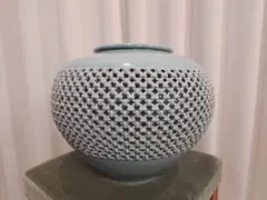透かし彫り風青色陶器　高麗青磁 青緑色の透かし彫り陶器花瓶 ＃② 昭和レトロ 高麗青磁 陶器製 網目 透かし