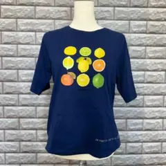 ベルーナ ONEARTH 半袖 フルーツ プリントTシャツ ネイビー 綿100%のサムネイル