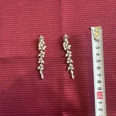 ロングピアス クリスタル装飾