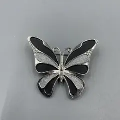 053 蝶デザイン メタルブローチ