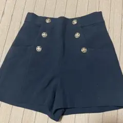 ZARA ボタン付き黒ショートパンツ M