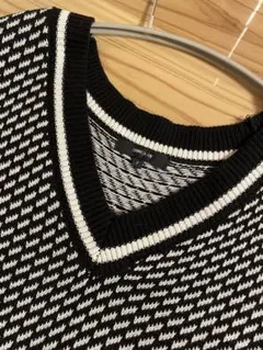 ブラックホワイト ニットベスト Vネック