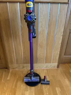 Dyson v7 animalplo クリーナー本体、付属品、充電スタンド付きのサムネイル