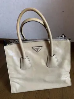 PRADA ベージュ レザー ハンドバッグ