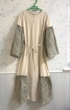 新品　刺繍入りベージュカットソーワンピース　Ｍ　Ｌ　フォーマル　お出かけ　記念日