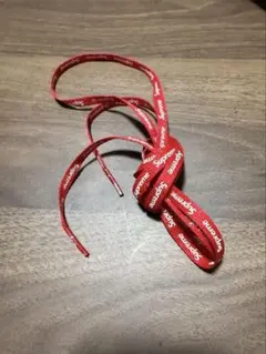 Supreme ロゴ入りシューレース