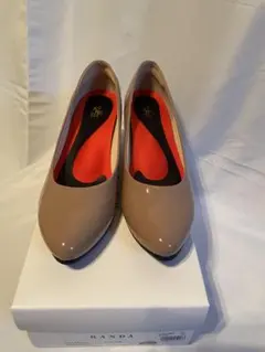 KIBERA ビーナスフィット　ベージュパンプス　新品　値下げ