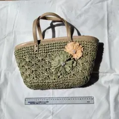 オリーブグリーン ストローバッグ 花飾り付き