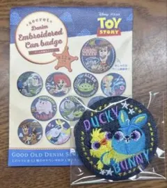 ディズニー ピクサー トイストーリー デニム刺繍缶バッジ BOX - メルカリ