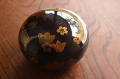 時代逸品！上質黒漆に極上花蒔絵の映える丸形菓子器（検輪島塗茶道具懐石道具