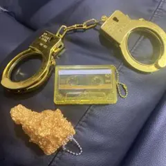 ゴールド 手錠 カセットテープ フライドチキン キーホルダー　金ピカセット