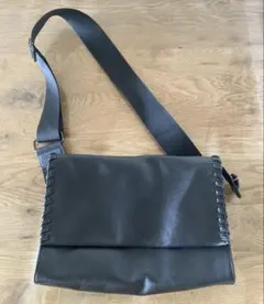 【イアパピヨネ】ワイドテープショルダーバッグ 編み込みデザイン