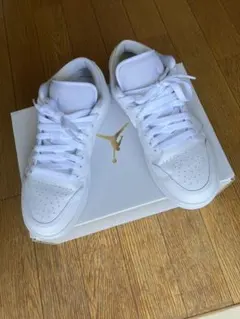 NIKE WMNS AIR JORDAN 1 LOW ホワイト 24cmのサムネイル